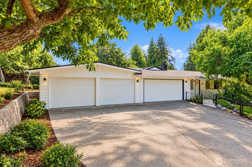Photo of 853 S 306th Street, Federal Way, WA 98003 (MLS # 2592911)