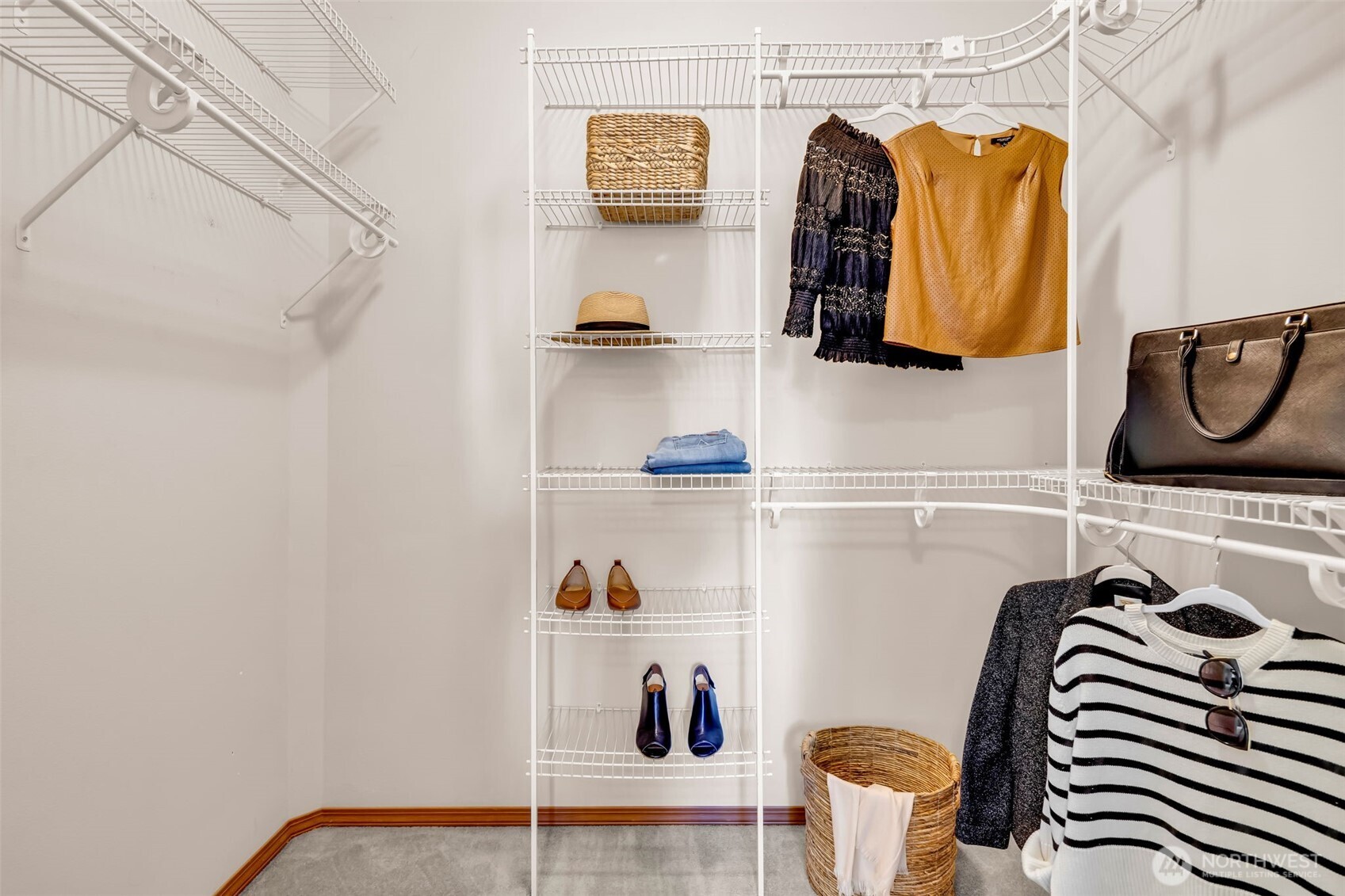 Seattle, Washington 98148, United States, 5 Bedrooms Bedrooms, ,3 BathroomsBathrooms,Residential,Active,190458