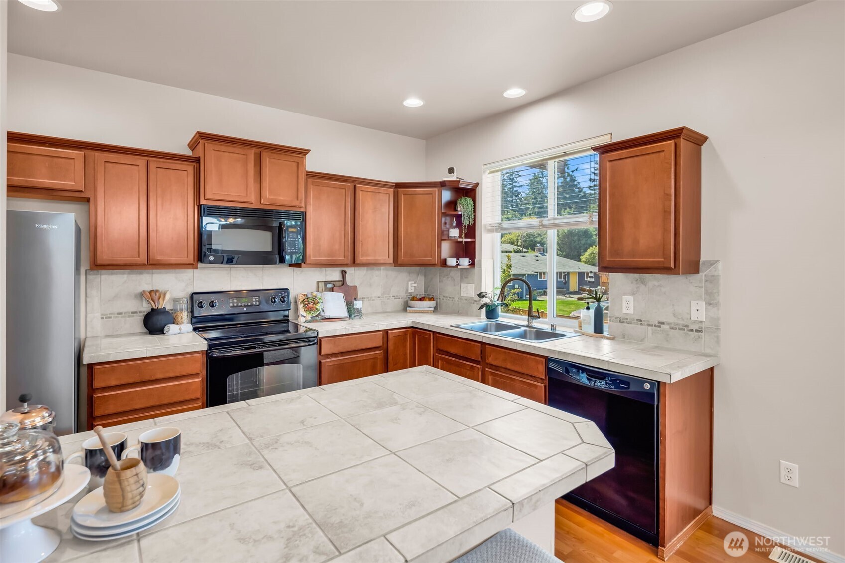 Seattle, Washington 98148, United States, 5 Bedrooms Bedrooms, ,3 BathroomsBathrooms,Residential,Active,190458