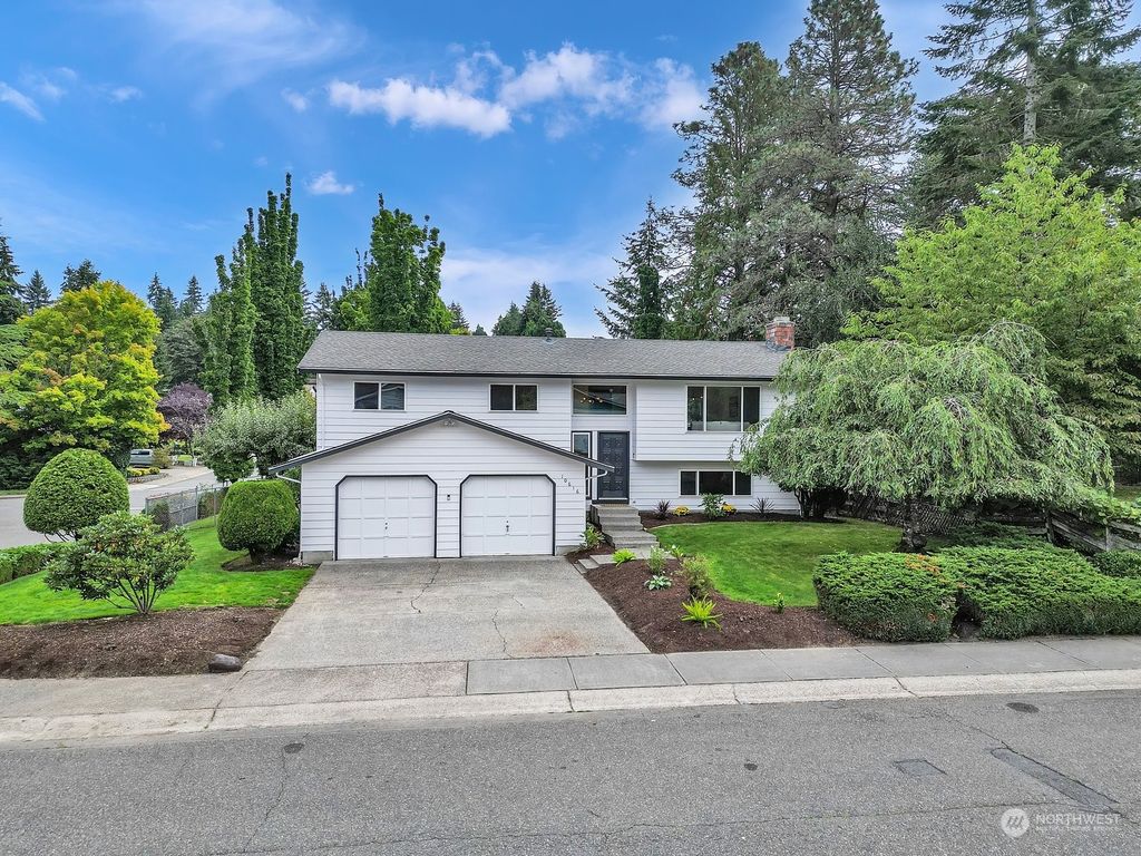 Photo of 10616 165th Place NE, Redmond, WA 98052 (MLS # 2288039)