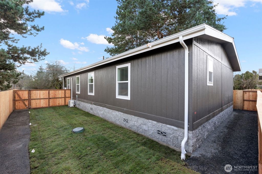 Photo of 1110 B W Walnut St, Centralia, WA 98531 (MLS # 2502616)