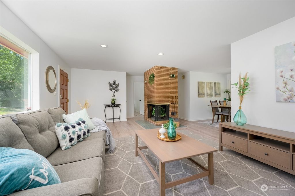 Photo of 1232 NE 187th Street, Shoreline, WA 98155 (MLS # 2239109)