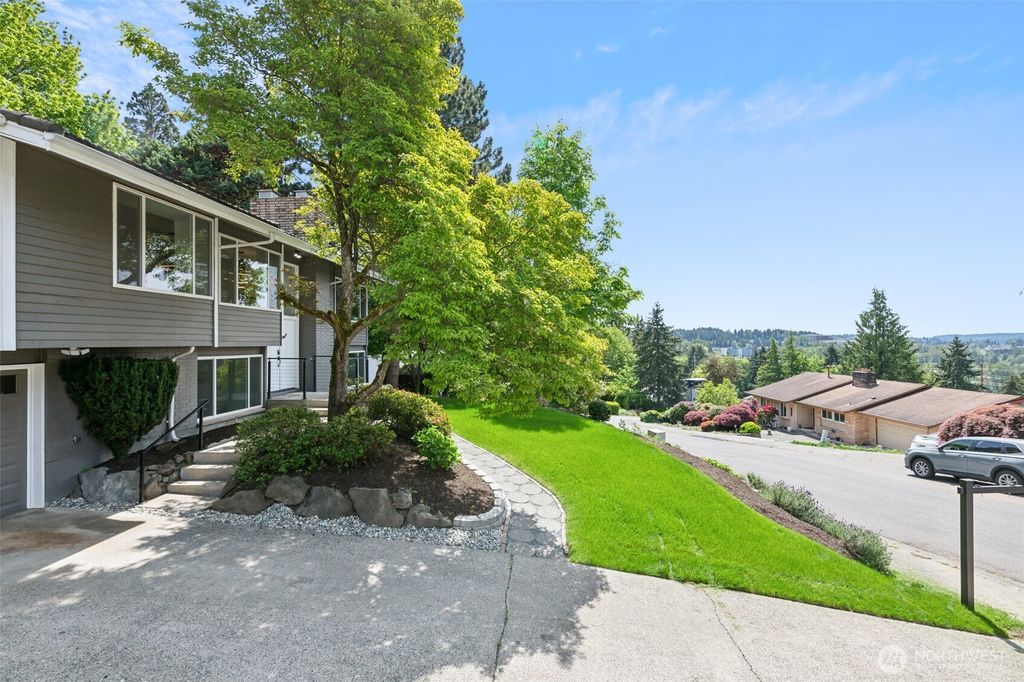 Photo of 2204 139th Place SE, Bellevue, WA 98005 (MLS # 2403888)