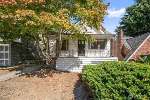 Photo of 1718 NE 88th Street, Seattle, WA 98115 (MLS # 2580125)