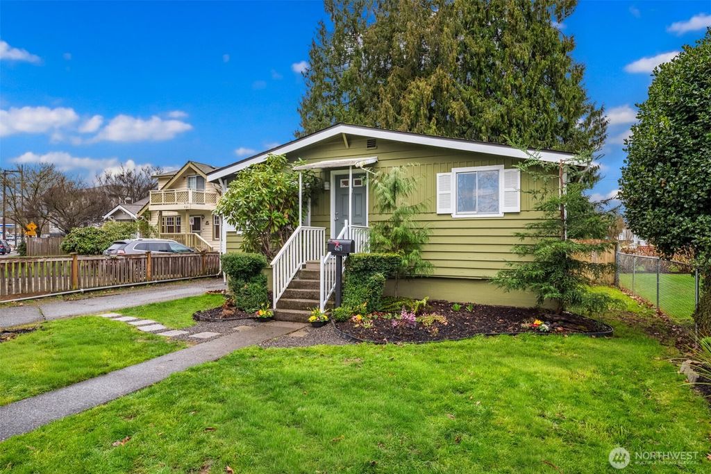 Photo of 619 Burnett Avenue S, Renton, WA 98057 (MLS # 2489413)