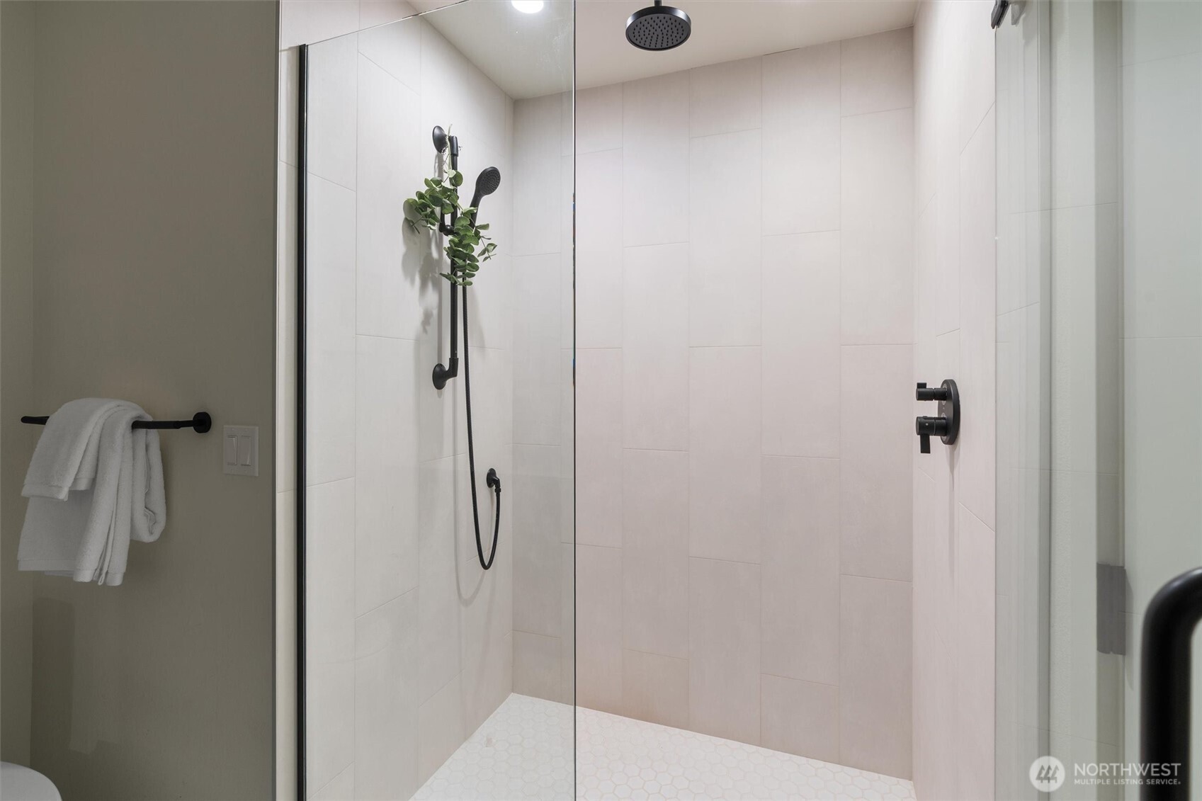 Seattle, Washington 98144, United States, 2 Bedrooms Bedrooms, ,2 BathroomsBathrooms,Residential,Active,122485