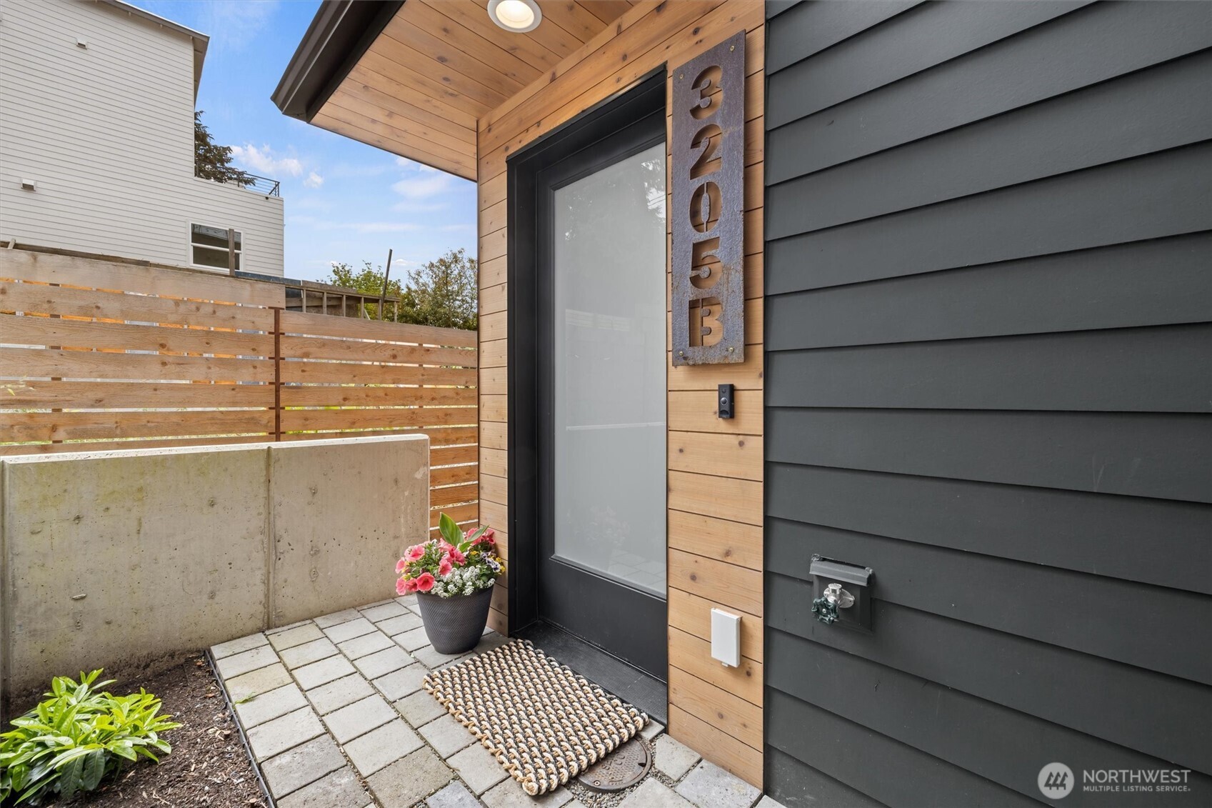 Seattle, Washington 98144, United States, 2 Bedrooms Bedrooms, ,2 BathroomsBathrooms,Residential,Active,122485