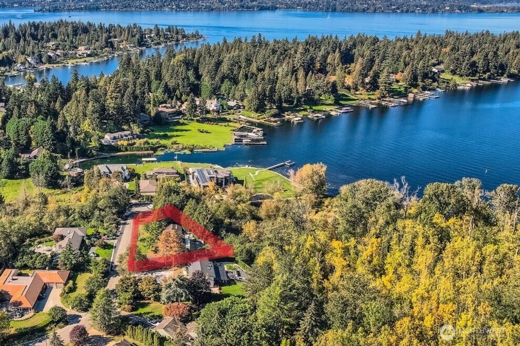 Photo of 8581 Hunts Point Lane, Hunts Point, WA 98004 (MLS # 2361948)