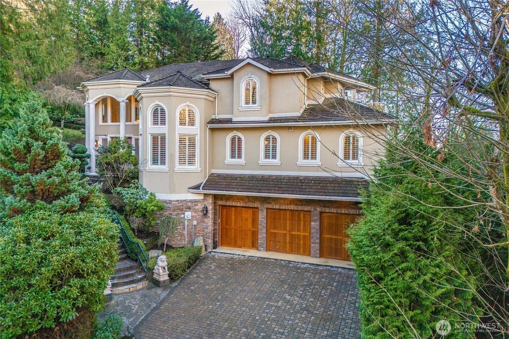 Photo of 5325 145th Place SE, Bellevue, WA 98006 (MLS # 2565772)