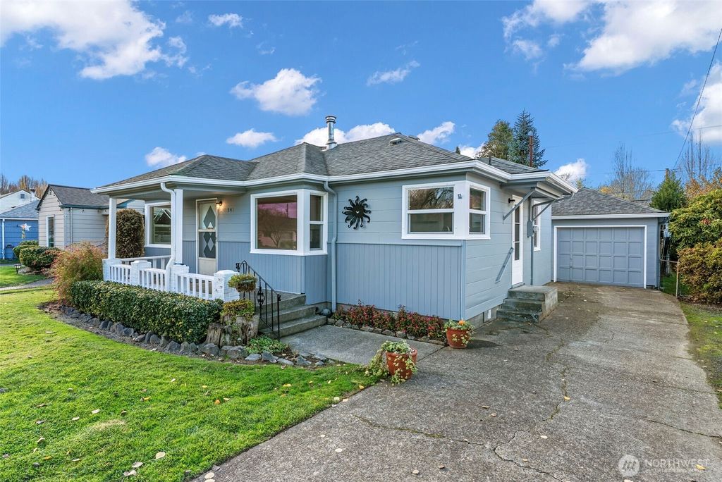Photo of 541 24th Ave. Ave, Longview, WA 98632 (MLS # 2455637)