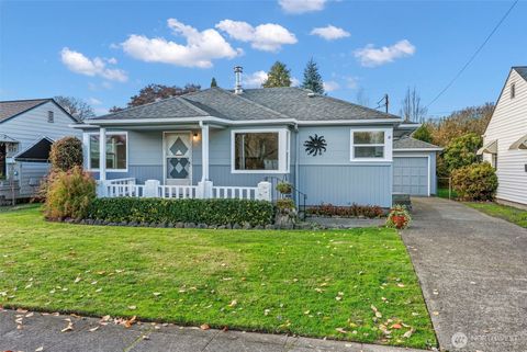 Photo of 541 24th Ave. Ave, Longview, WA 98632 (MLS # 2455637)