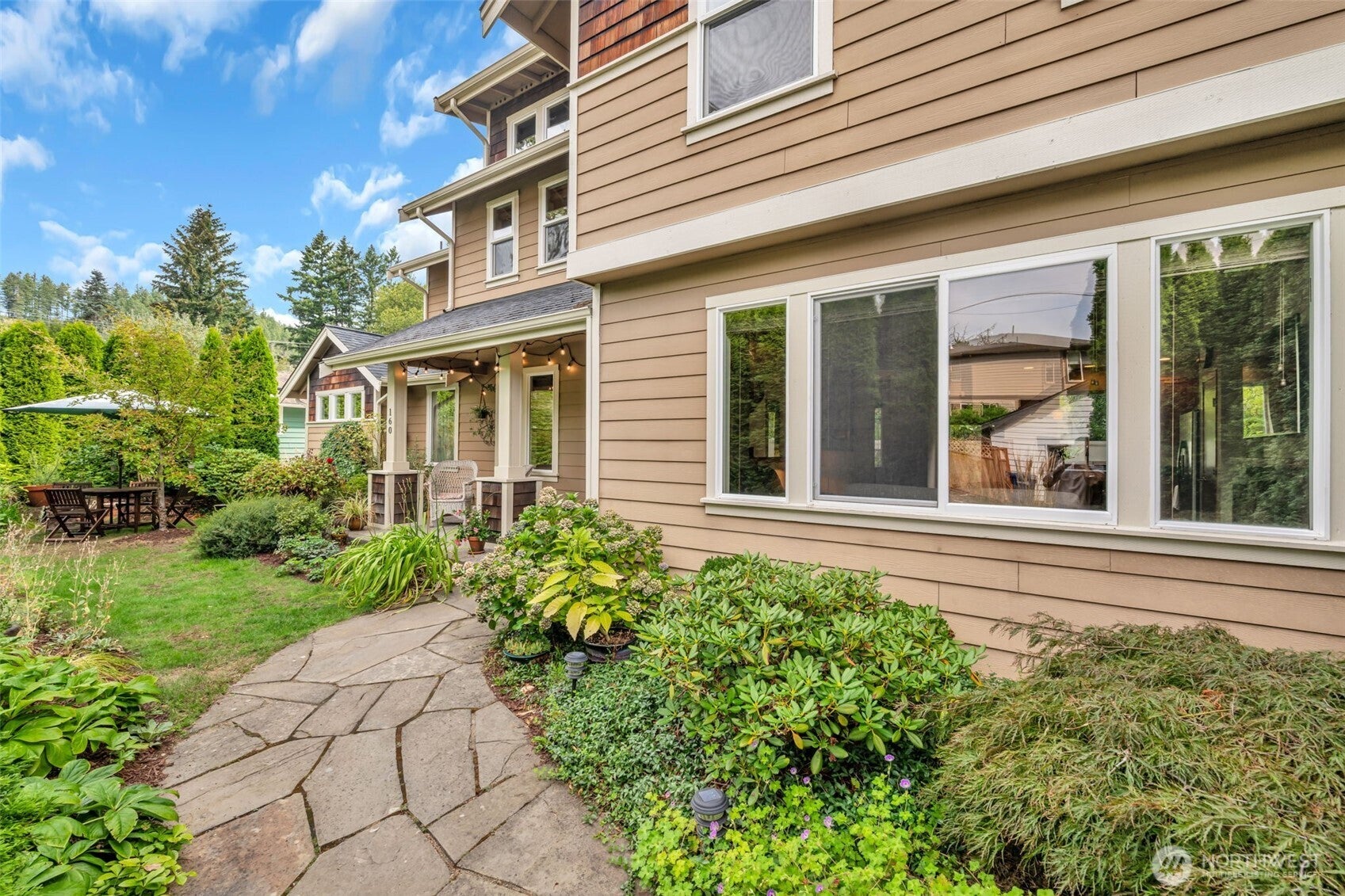 160 6th Avenue SE