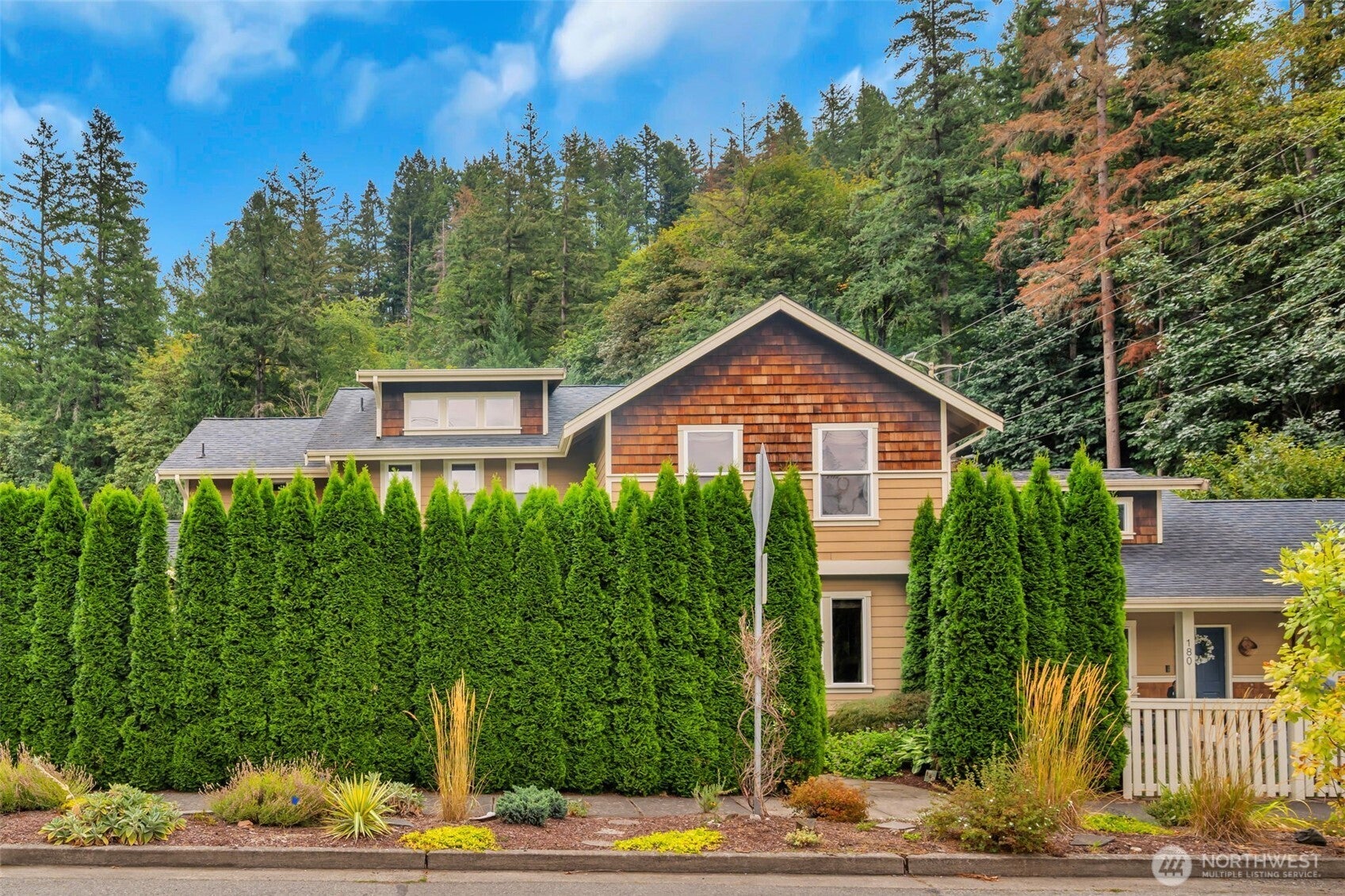 160 6th Avenue SE