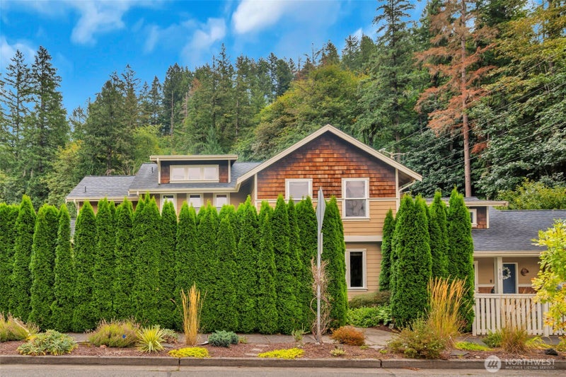 160 6th Avenue SE