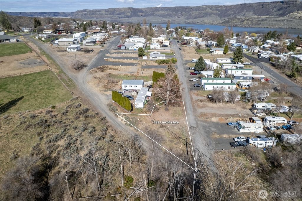 Photo of 239 Lincoln Avenue, Electric City, WA 99123 (MLS # 2526639)