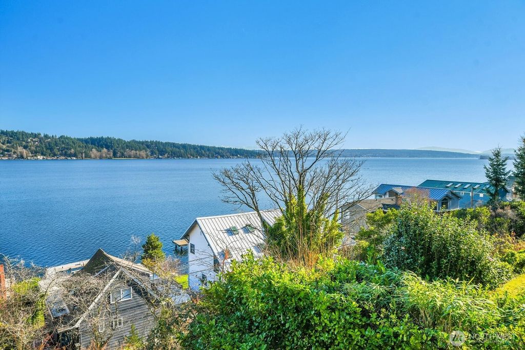 Photo of 10742 Lakeside Avenue NE, Seattle, WA 98125 (MLS # 2472723)