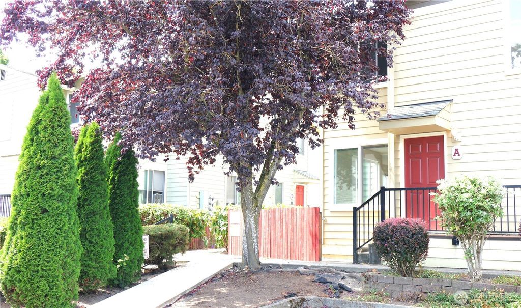 Photo of 2902 13th Street #3A, Everett, WA 98201 (MLS # 2415460)