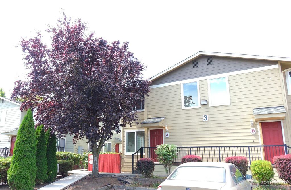 Photo of 2902 13th Street #3A, Everett, WA 98201 (MLS # 2415460)