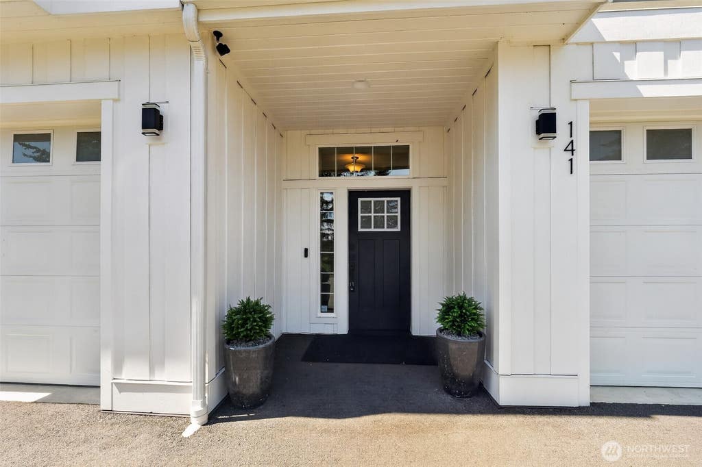 Photo of 141 E Allynview Drive, Allyn, WA 98524 (MLS # 2571144)