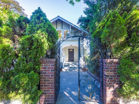Photo of 1140 23rd Avenue E, Seattle, WA 98112 (MLS # 2580592)