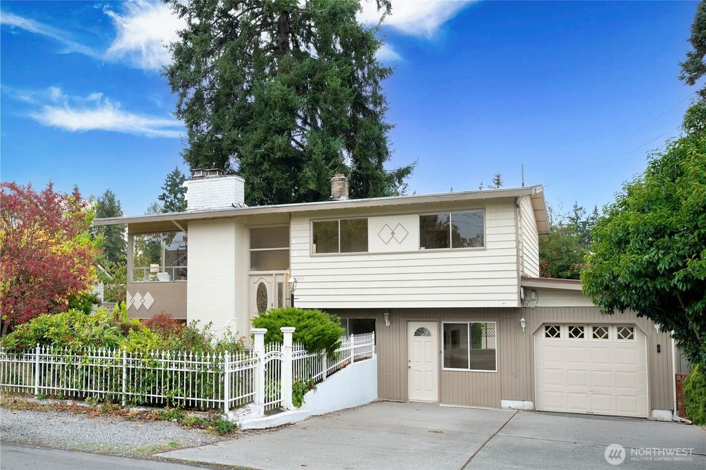 Photo of 16515 N Linden Ave Ave N, Shoreline, WA 98133 (MLS # 2479044)