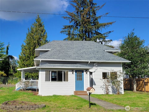 Photo of 904 Lafayette Street, Aberdeen, WA 98520 (MLS # 2588853)