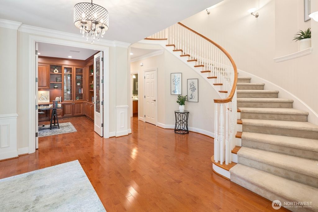 Photo of 13695 NE 32nd Place, Bellevue, WA 98005 (MLS # 2497211)