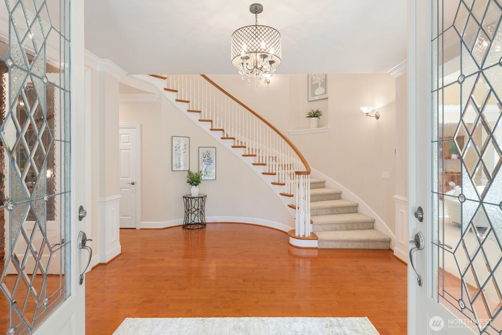 Photo of 13695 NE 32nd Place, Bellevue, WA 98005 (MLS # 2497211)