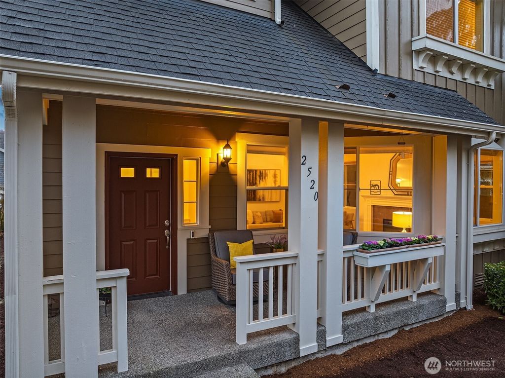 Photo of 2520 NE kirkwood Place, Issaquah, WA 98029 (MLS # 2336235)