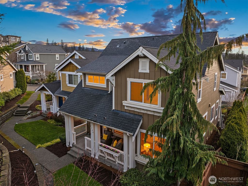 Photo of 2520 NE kirkwood Place, Issaquah, WA 98029 (MLS # 2336235)
