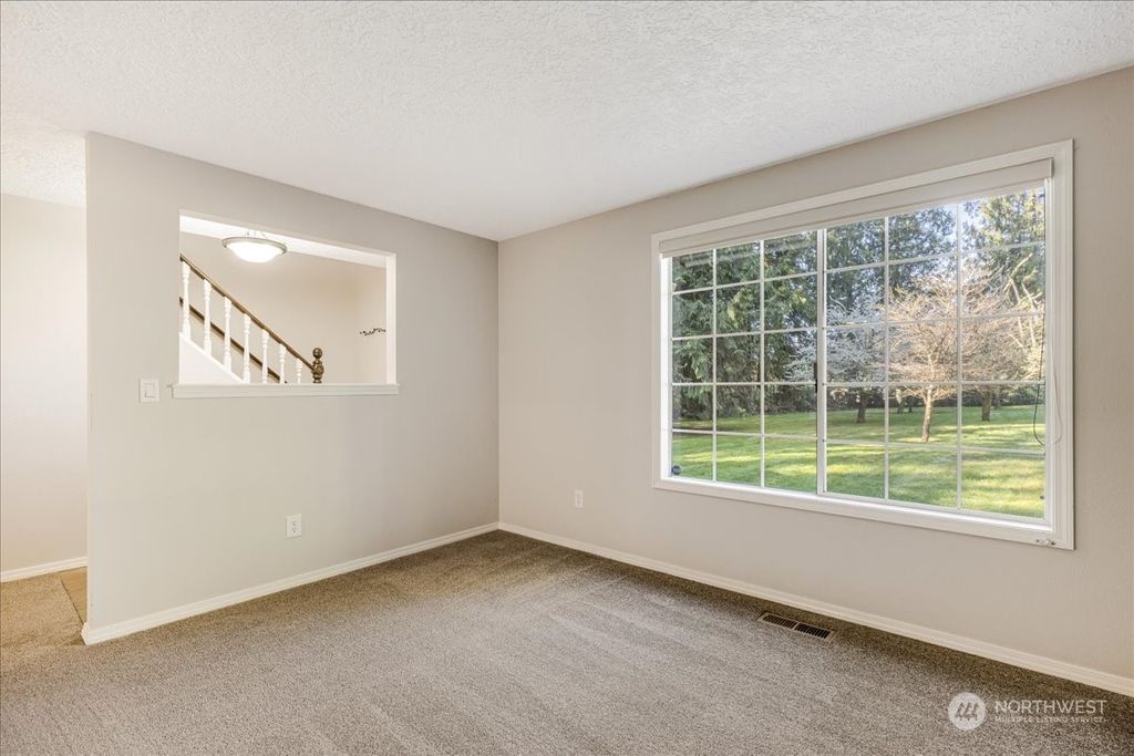 listing image 9369499389858908319
