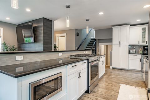 Photo of 211 E Sunrise Drive, Lynden, WA 98264 (MLS # 2422174)