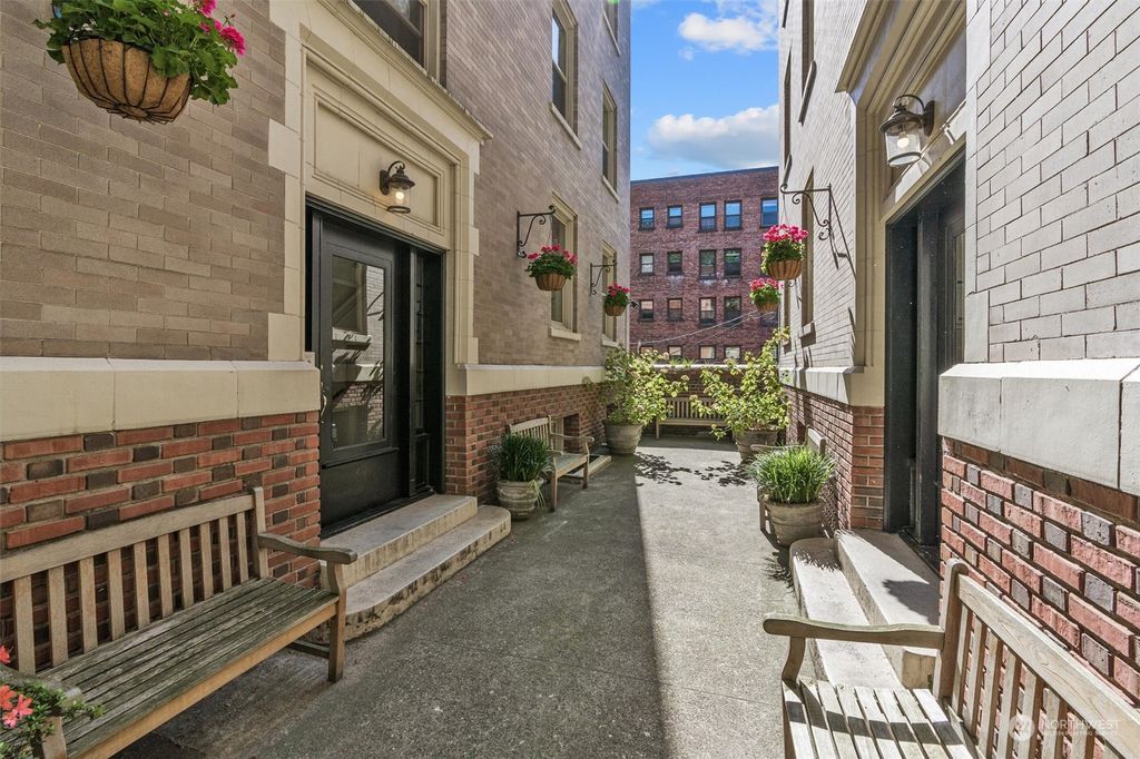 Photo of 125 Warren Avenue N #F, Seattle, WA 98109 (MLS # 2133124)