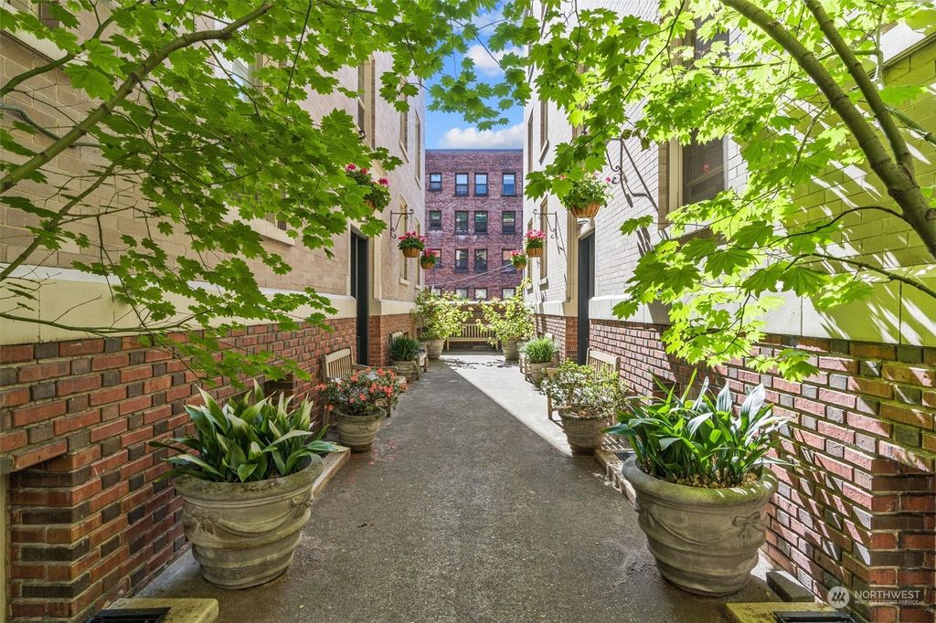 Photo of 125 Warren Avenue N #F, Seattle, WA 98109 (MLS # 2133124)