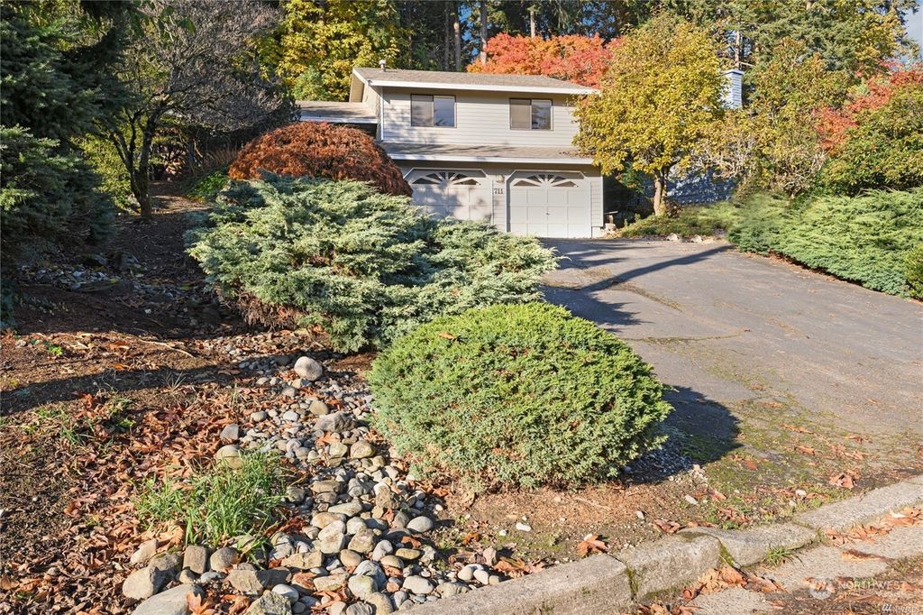 Photo of 711 109th Avenue SE, Bellevue, WA 98004 (MLS # 2039606)