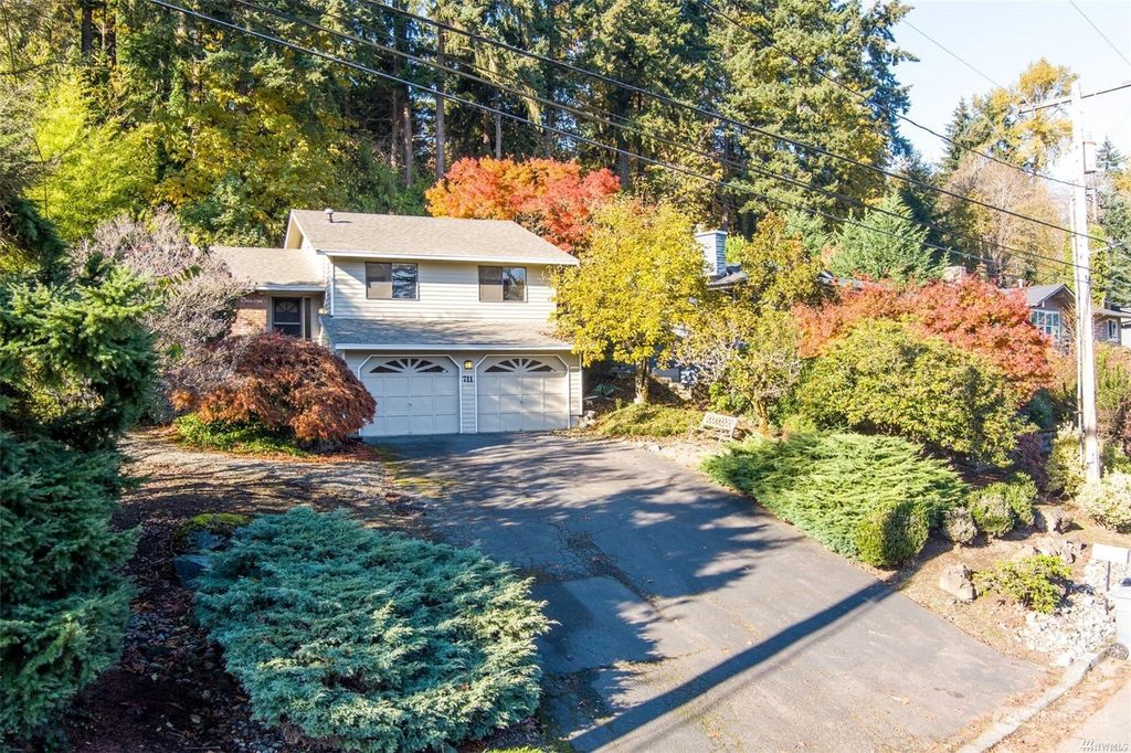 Photo of 711 109th Avenue SE, Bellevue, WA 98004 (MLS # 2039606)