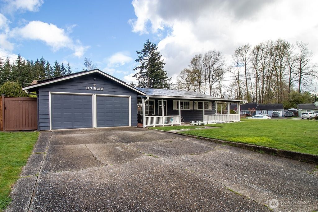 Photo of 31232 12th Avenue SW, Federal Way, WA 98023 (MLS # 2360438)
