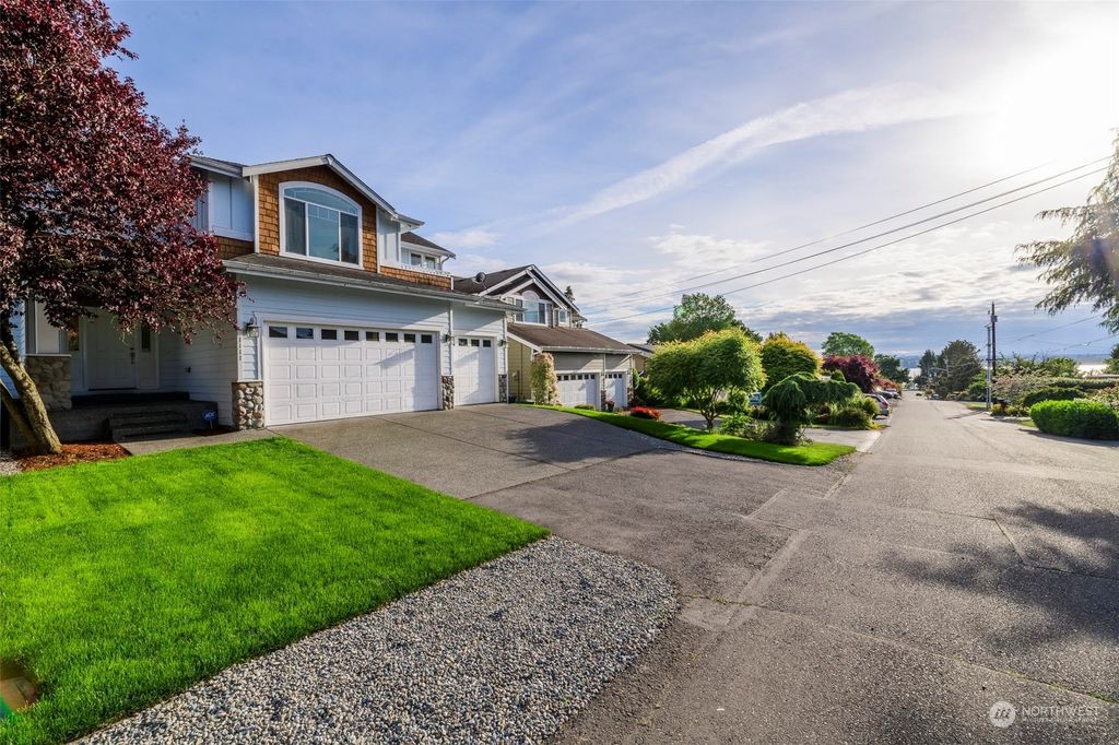 Photo of 1111 N 31st Street, Renton, WA 98056 (MLS # 2245608)