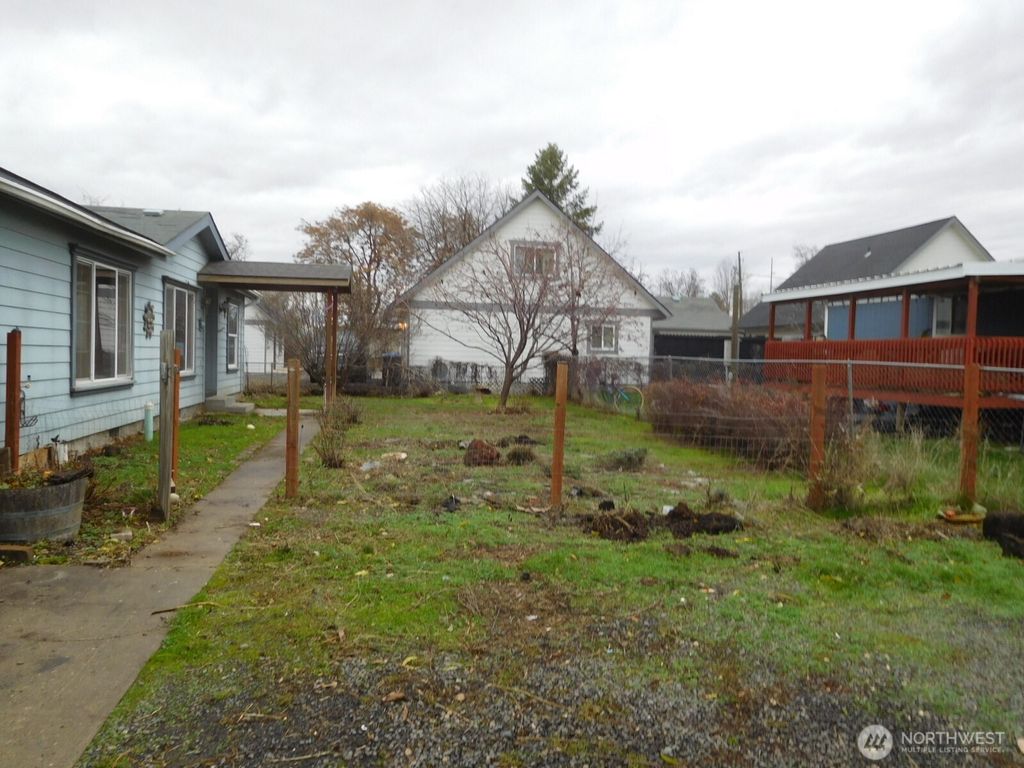 Photo of 118 Bush Street, Walla Walla, WA 99362 (MLS # 2464372)