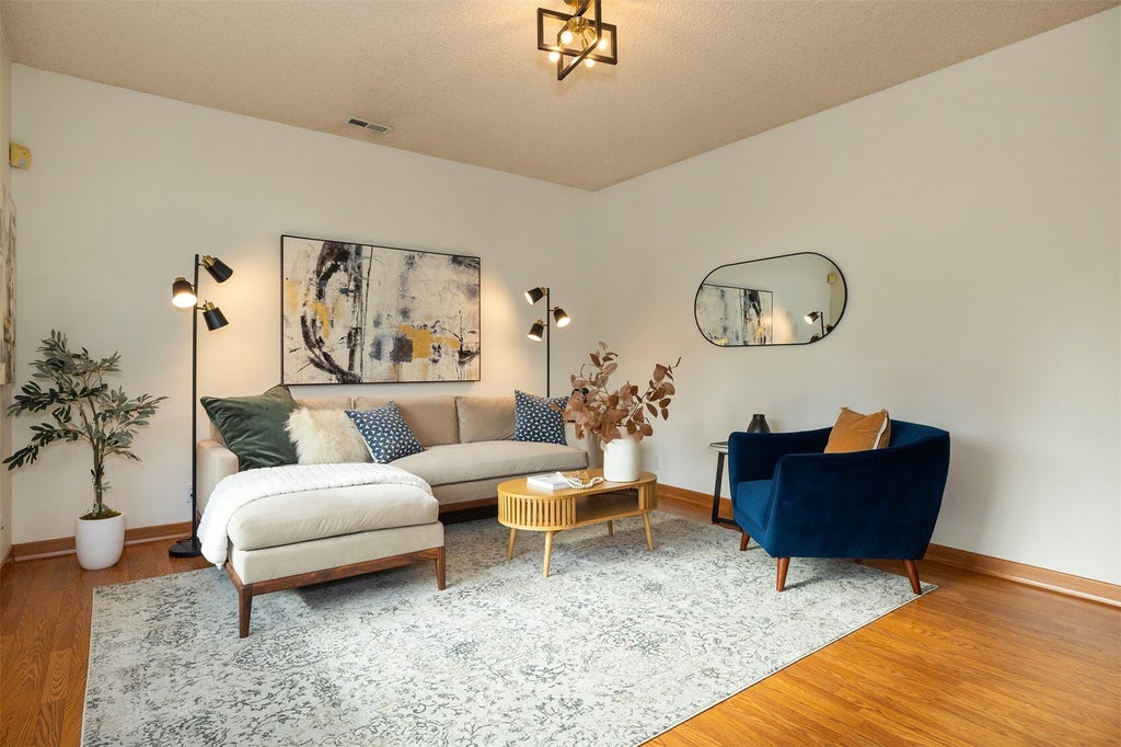 Photo of 110 NE 60th Street, Seattle, WA 98115 (MLS # 2599237)