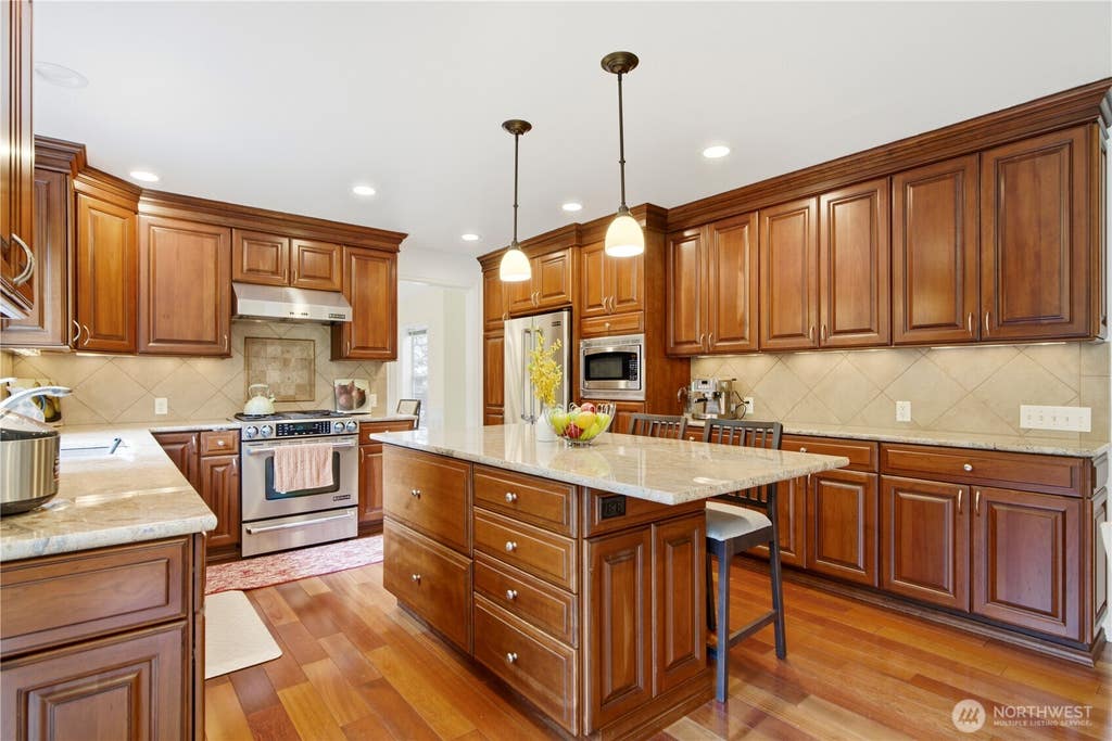 Photo of 23030 NE 13th Street, Sammamish, WA 98074 (MLS # 2565847)