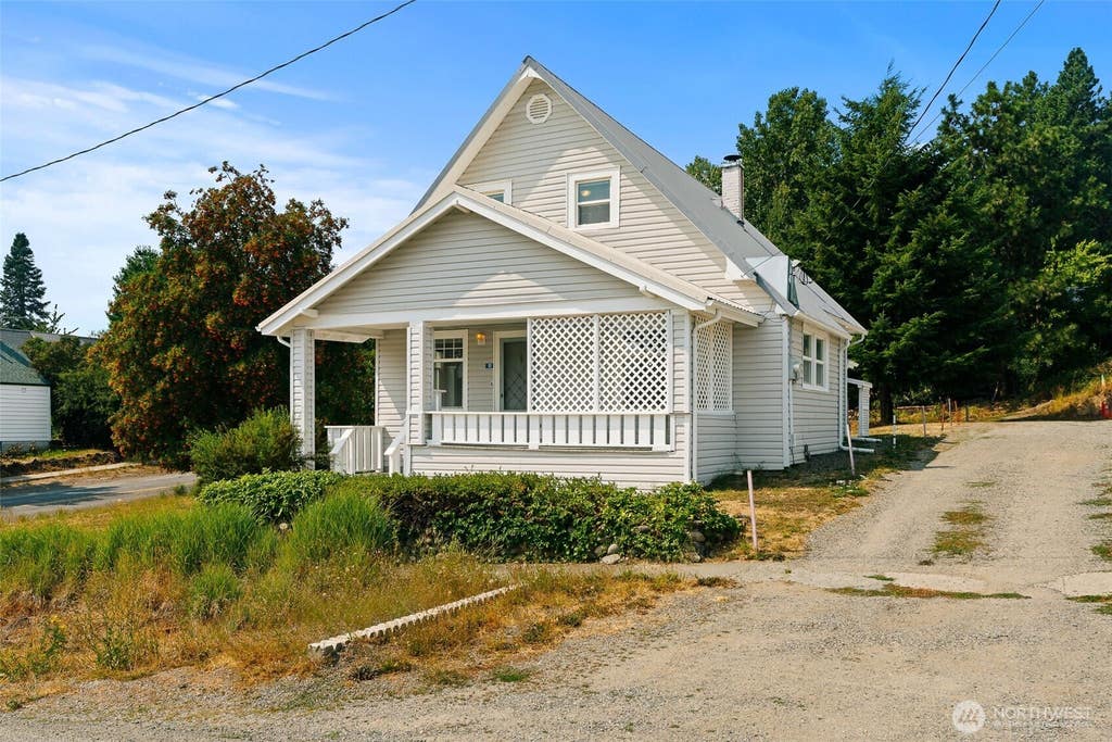 Photo of 101 E Utah Avenue, Roslyn, WA 98941 (MLS # 2570661)