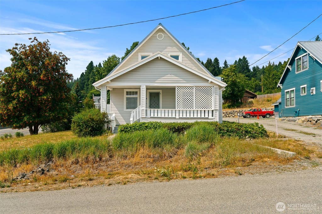 Photo of 101 E Utah Avenue, Roslyn, WA 98941 (MLS # 2570661)