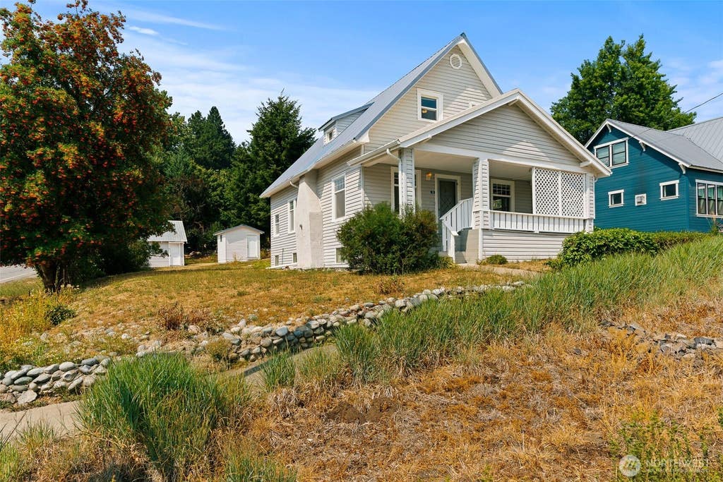 Photo of 101 E Utah Avenue, Roslyn, WA 98941 (MLS # 2570661)