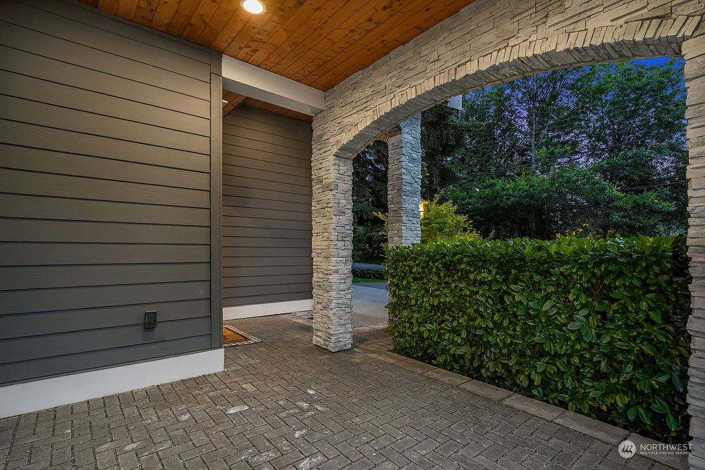 Photo of 3622 84th Avenue SE, Mercer Island, WA 98040 (MLS # 2271148)