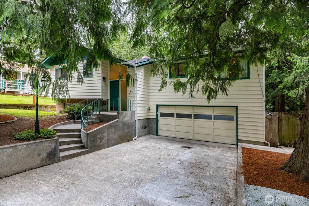 Photo of 1105 N 14th Street, Mount Vernon, WA 98273 (MLS # 2549017)