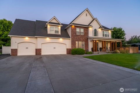 Photo of 331 Viewmont Drive SE, Moses Lake, WA 98837 (MLS # 2388649)