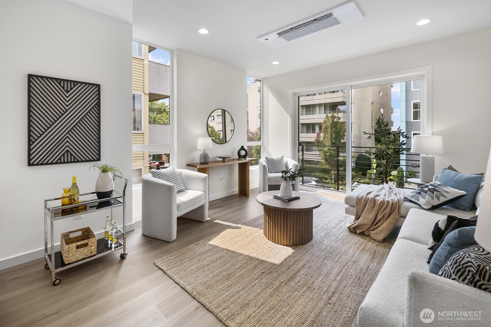 318 Bellevue Avenue E