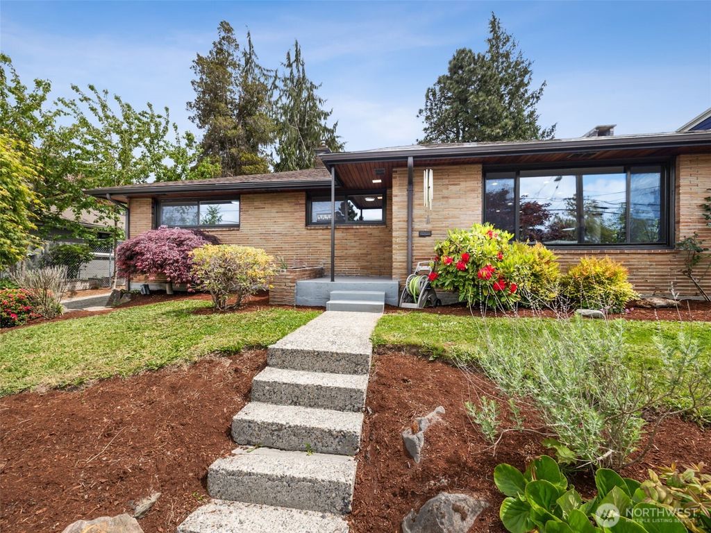 Photo of 3850 38th Avenue S, Seattle, WA 98118 (MLS # 2375176)