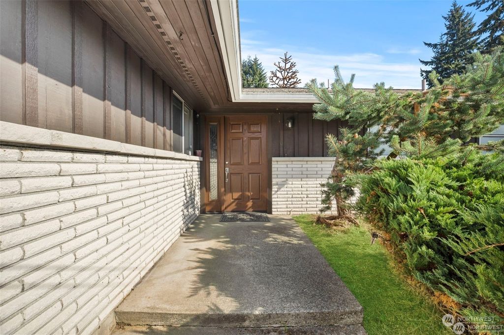 Photo of 124 SW 312th Place, Federal Way, WA 98023 (MLS # 2211924)